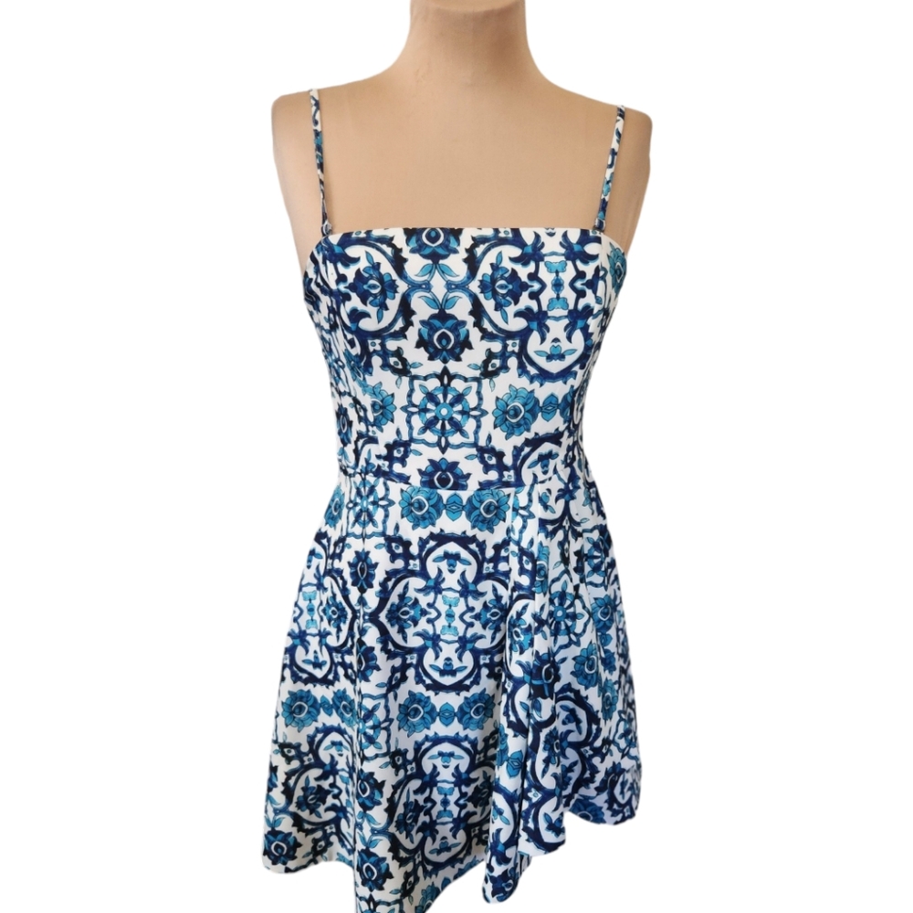 STYLESTALKER Blue & White Delft Pattern Mini Sundress - Size M - Picture 3 of 15